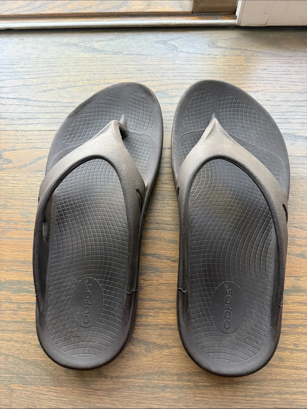 OOFOS Men's Brown Recovery Thong Sandals